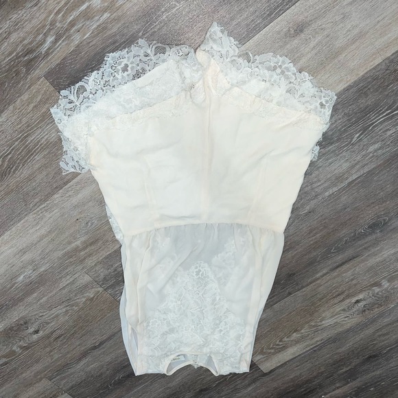 Yumi Kim Lace Sleeveless XS White Romper - Picture 4 of 4